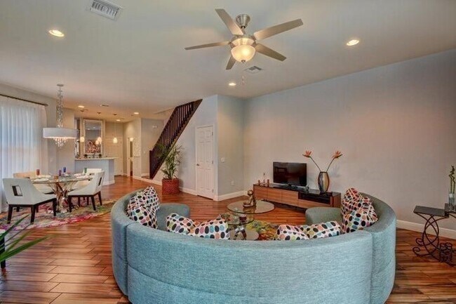 Photo - 1135 NE 3rd Ave