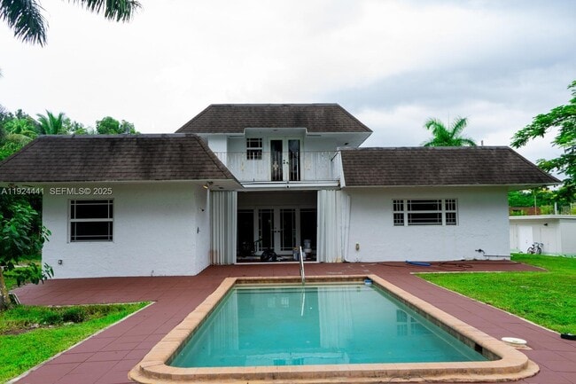 Photo - 901 SW 121st Ave