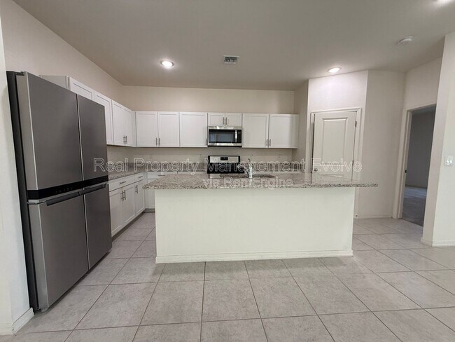 Photo - 19410 W Hazelwood St