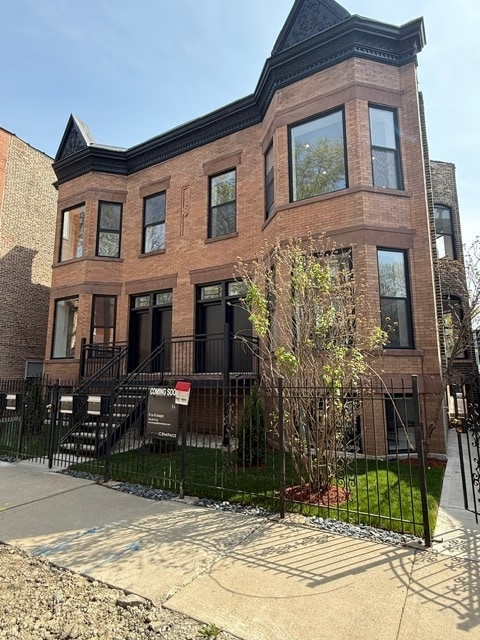 Photo - 1309 N Rockwell St Apartments