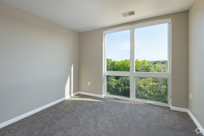 2 BR, 2 BA - 940 SF