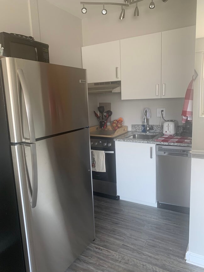 Photo - 11820 Edgewater Dr Unit 423