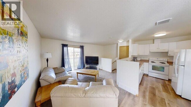 Photo - 10605-10102 102 St