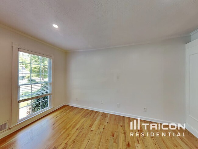 Photo - 361 Willow Glenn Dr