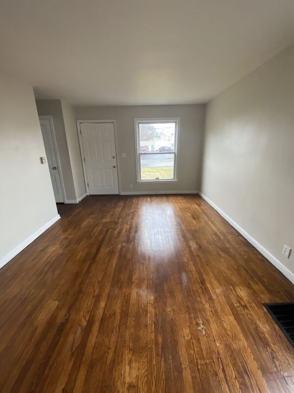 Photo - 971 Sheridan Ave