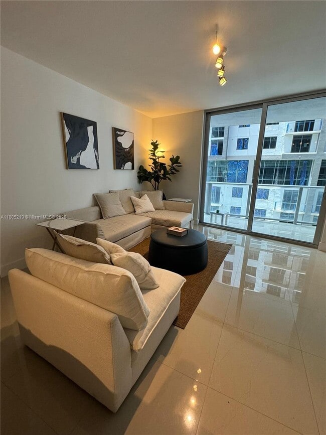 Photo - 1010 SW 2nd Ave Unidad 907