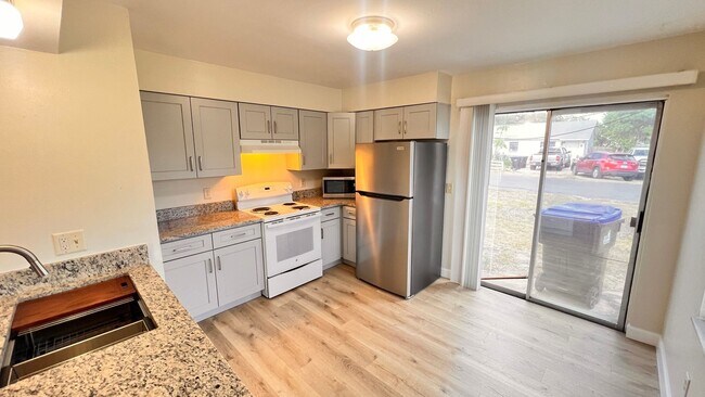 Photo - Spacious 2 Bed / 1 Bath Duplex in West Orl...