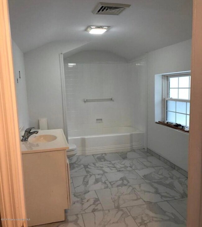 Photo - 2027 Green Ridge St