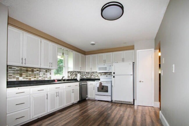 Photo - 8613 Zenith Rd