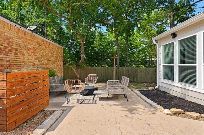 Photo - 69 Wind Whisper Ct