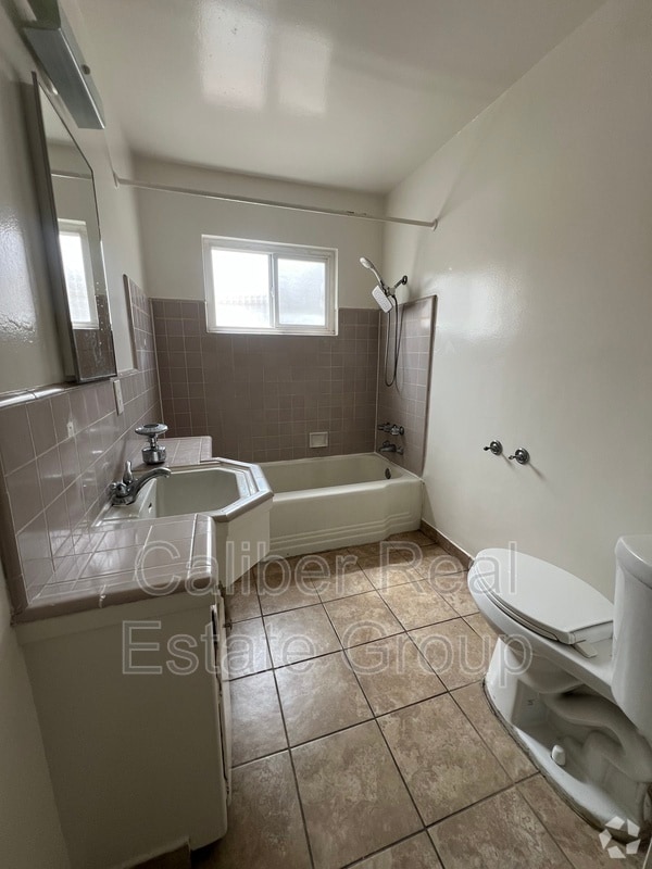 Building Photo - 6445 Templeton St Unit #G Rental