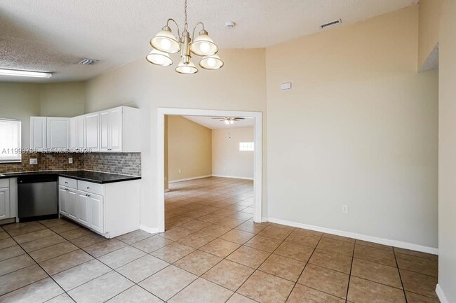 Photo - 1906 SW 123rd Ave