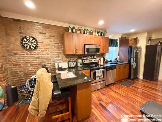 Building Photo - 9 Warwick St Unit 1