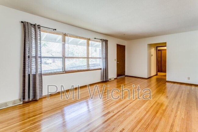 Photo - 9315 W 9th St N