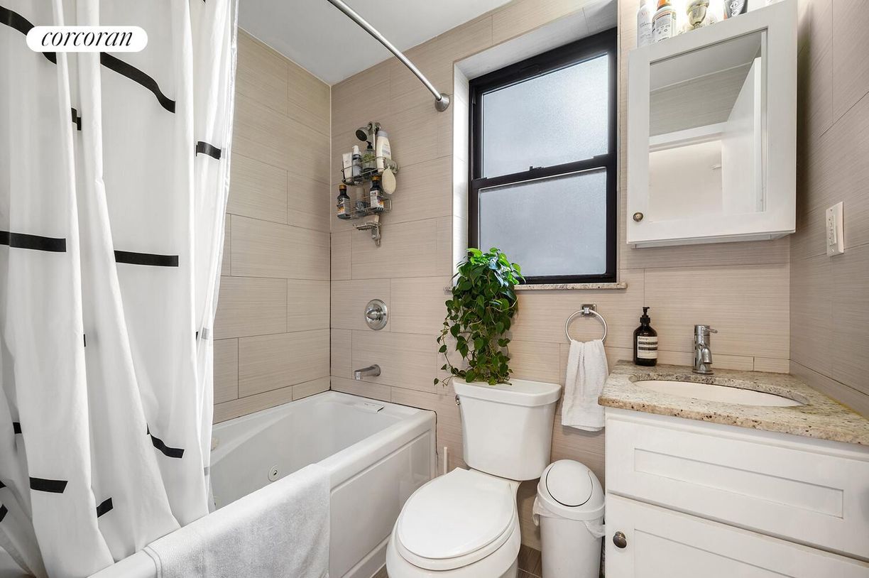 Photo - 237 S 1st St