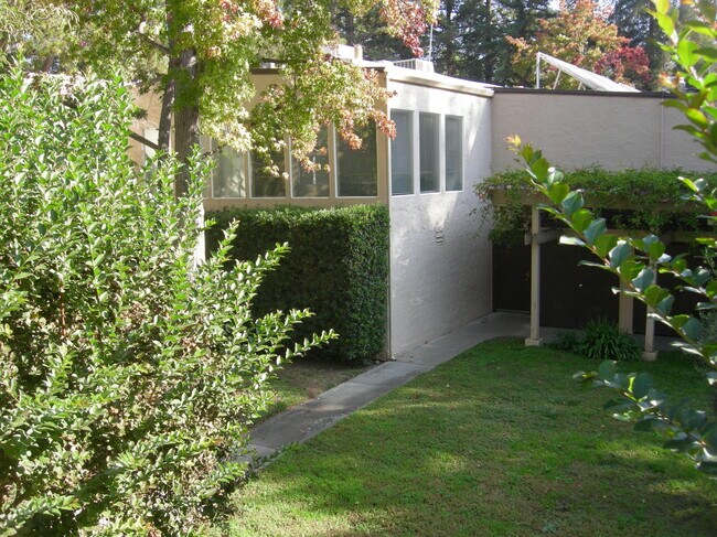 Photo - 310 Tradewinds Dr Unit 4