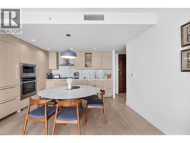 89 Nelson St Unit 2720