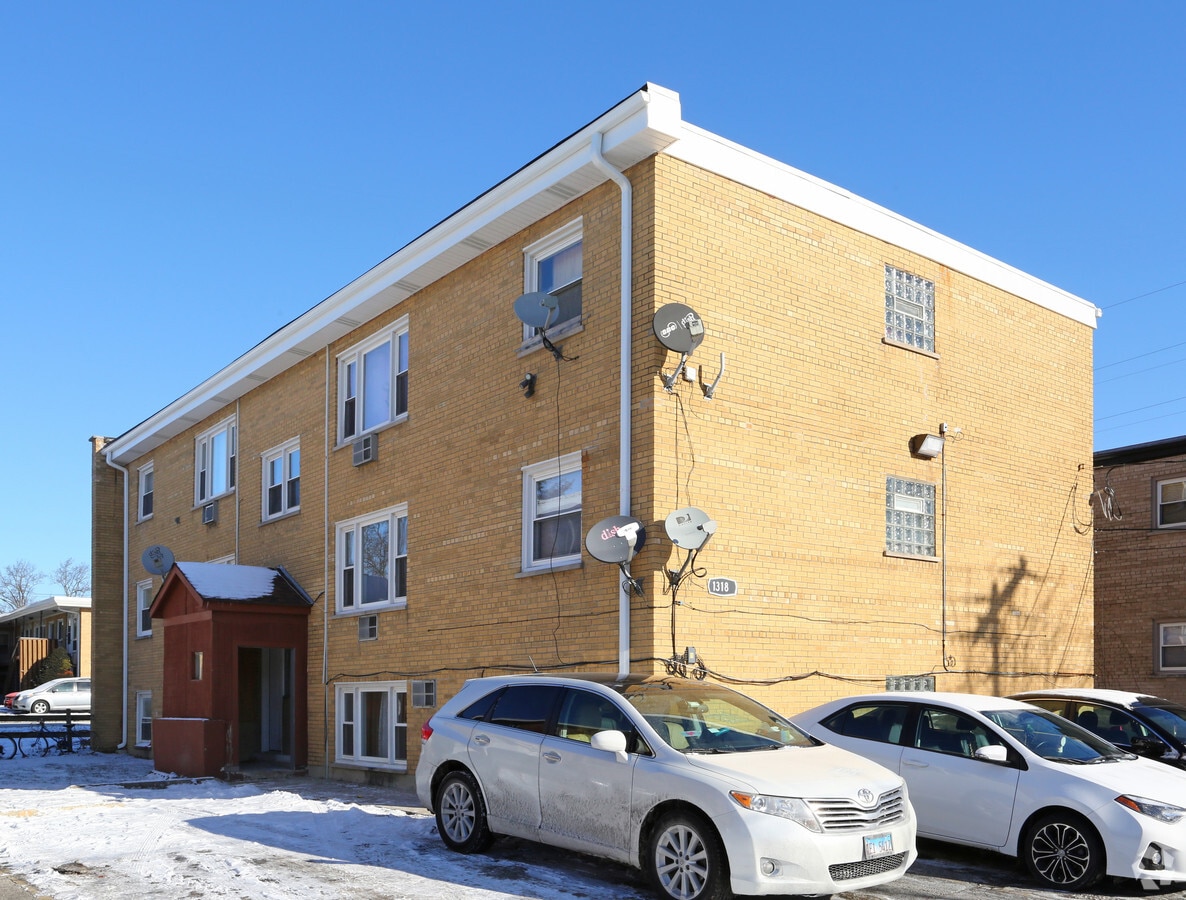 Photo - 1318 E Roosevelt Rd Apartments