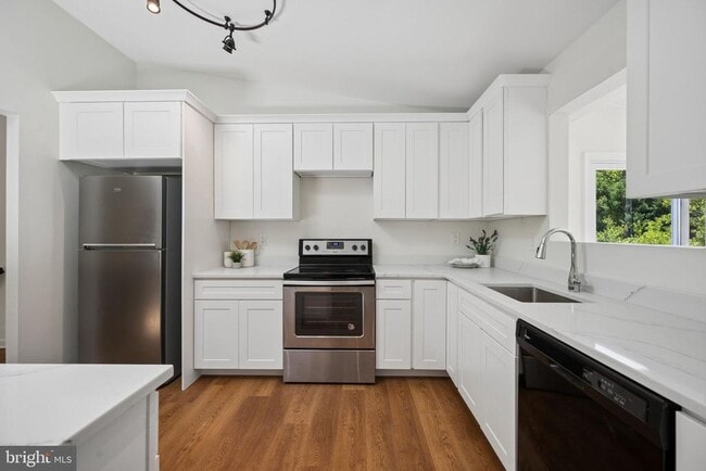 Photo - 1365 Moyer Rd