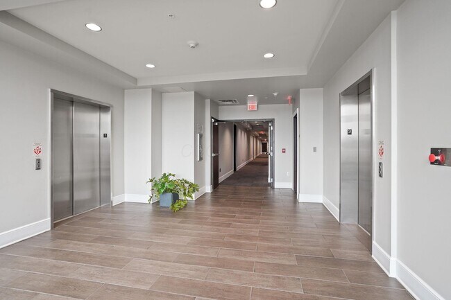 Photo - 1145 N High St Unit 309
