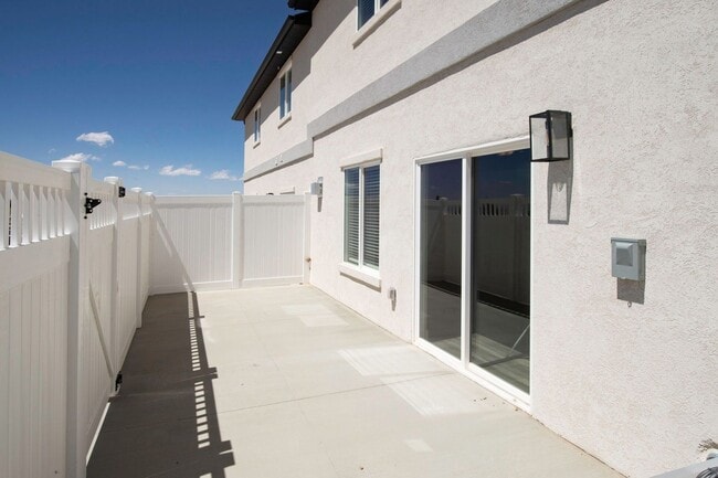 Photo - Beautiful Almost New Townhome in Cedar City!