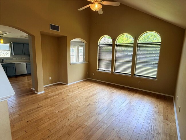 Photo - 17226 Tobermory Dr