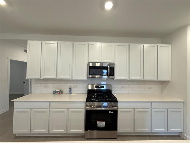 Photo - 928 Sugarberry St