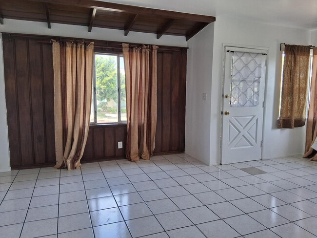 Building Photo - 418 E Tamarack Ave Unit 0