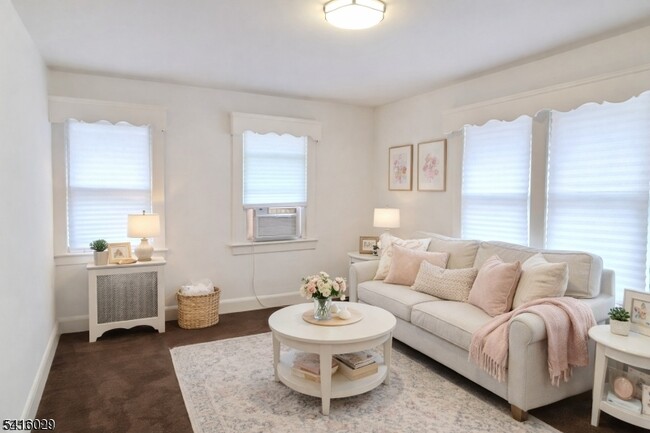 Photo - 254 W Franklin St