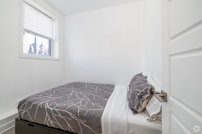 2 chambres, 1 salle de bain - 450 pi² - Chambre principale - 2238 Du Souvenir