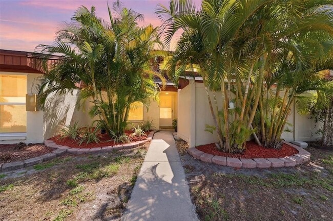 Building Photo - 2074 Sunset Point Rd Unit 137