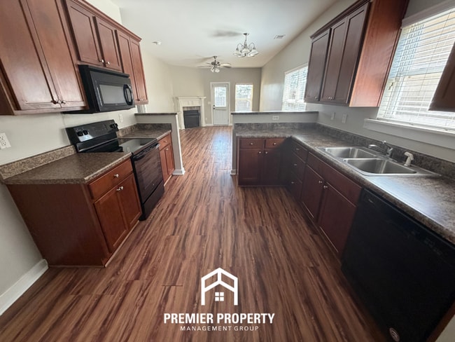 Photo - 265 Hathaway Ln