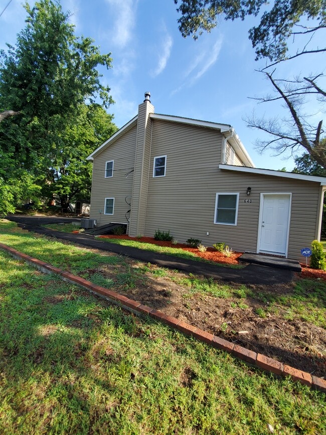Building Photo - 640 Donaldson Ave Rental