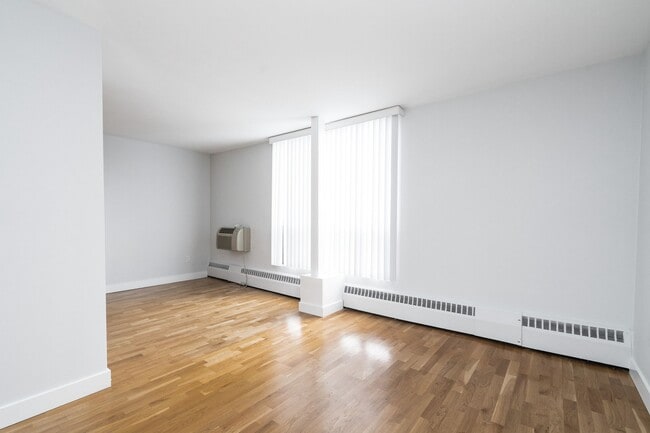 Building Photo - 800 Richmond St W Unit 710