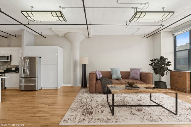 Photo - 221 E Cullerton St