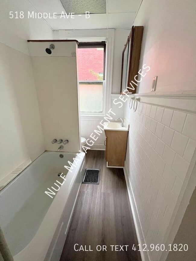 Building Photo - 518 Middle Ave Unit B