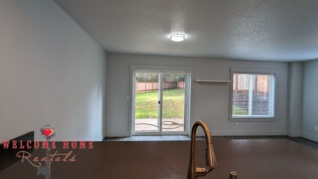 100-102 Oak St Unit 100