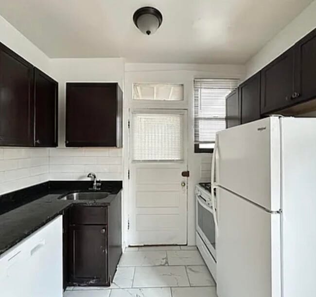 Building Photo - 1323 W Estes Ave Unit ONE BEDROOM - 41