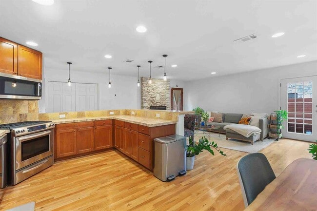 Photo - 2011 Meadowridge Dr Unit A