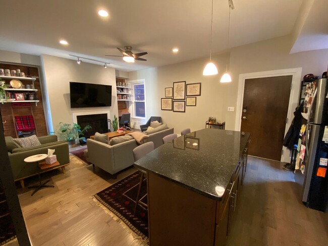 Lovely 2 BR/1 BA Condo in Columbia Heights! - Lovely 2 BR/1 BA Condo in Columbia Heights!