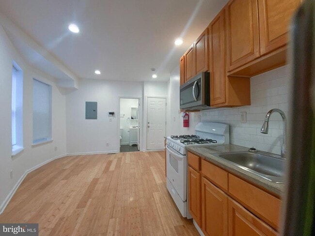 Photo - 110 N 51st St