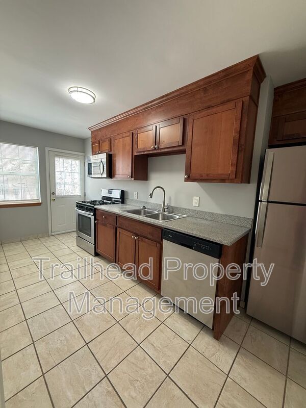 Building Photo - 320 E Gregory Blvd