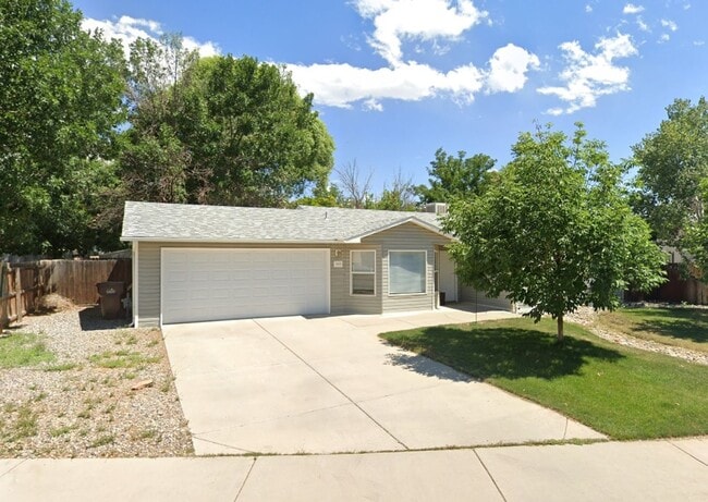Charming 3 bed 2 bath home!! - Charming 3 bed 2 bath home!!