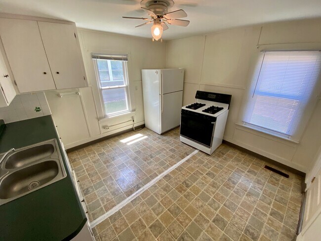 Photo - 902 8th St S