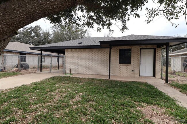 Building Photo - 20 Pso Del Rey