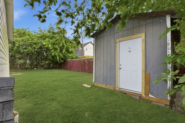 Photo - 303 Gans St