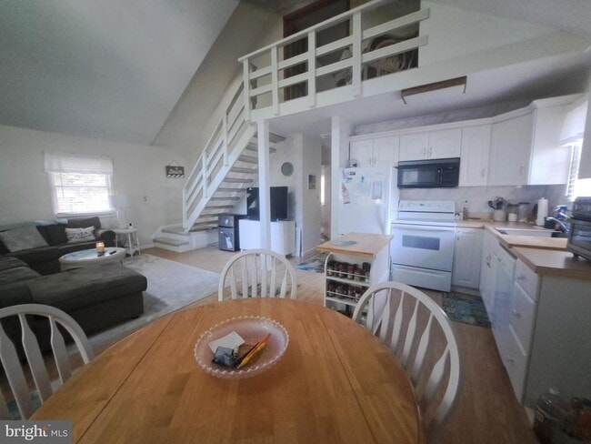 Photo - 23020 Linden Dr