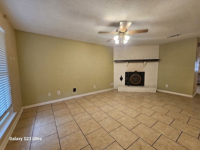 Photo - 615 Lilly Ln