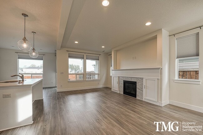 Photo - Newer Brush Prairie Home in Greenbelt Setting!