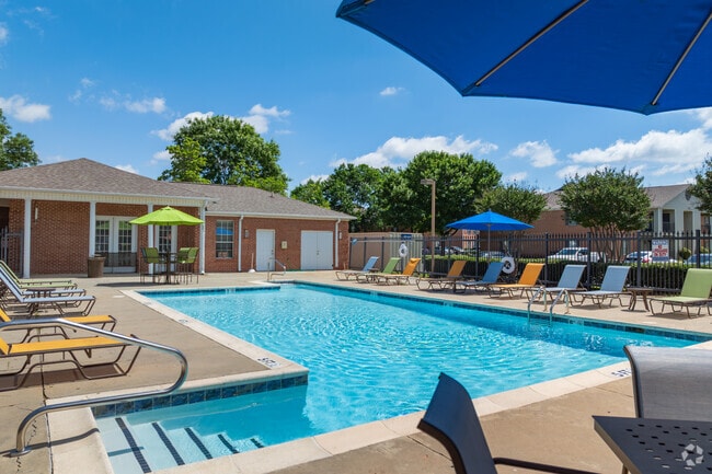 Pool - The Trace at 161